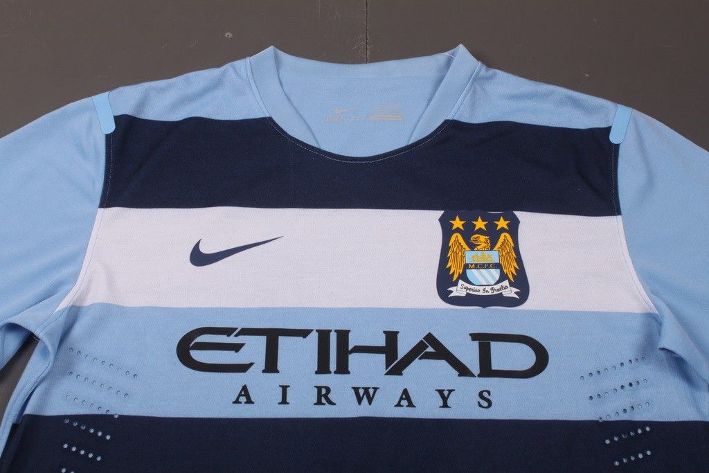 2013-14 Manchester City home soccer jersey photo img_2522_zps5b504221.jpg