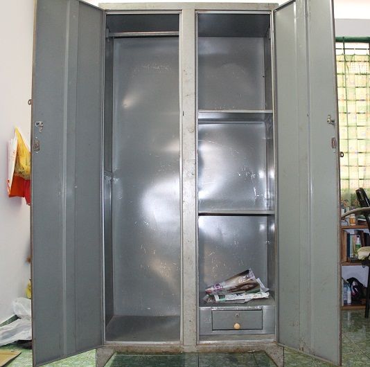 Thanh lý tủ gỗ kính lùa, tủ sắt treo quần áo, khung treo rèm shop - 1