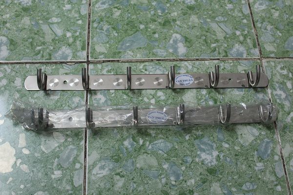 Thanh lý tủ gỗ kính lùa, tủ sắt treo quần áo, khung treo rèm shop - 2