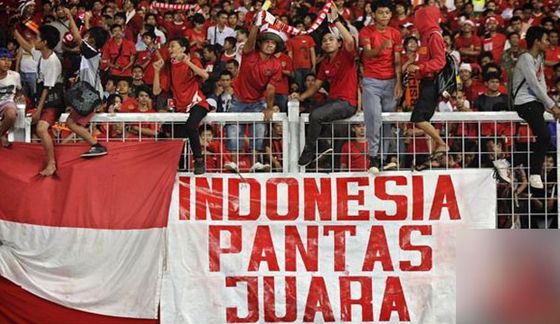 Suporter Dengan Atribut Malaysia Lecehkan Indonesia