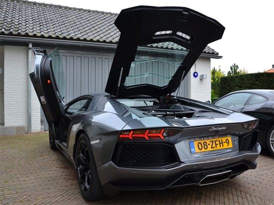 lamborghini-aventador_7_zps765fa015.jpg